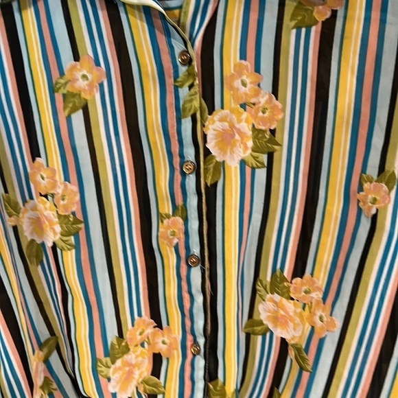 Mileage BLOUSE WITH TIE WAIST AND LONGER SHIRT TAIL BACK size.XL - Picture 4 of 12